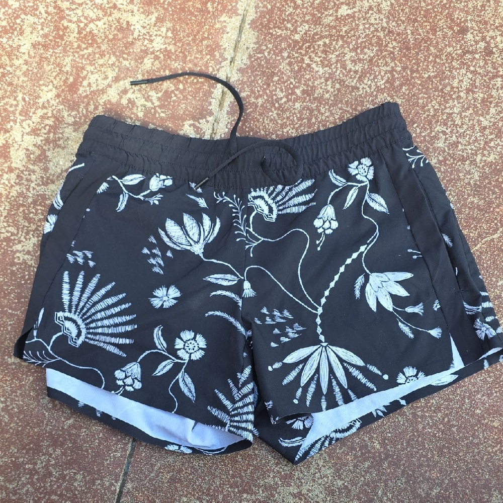 Athleta Black and White Athletic Shorts Drawstring Waist